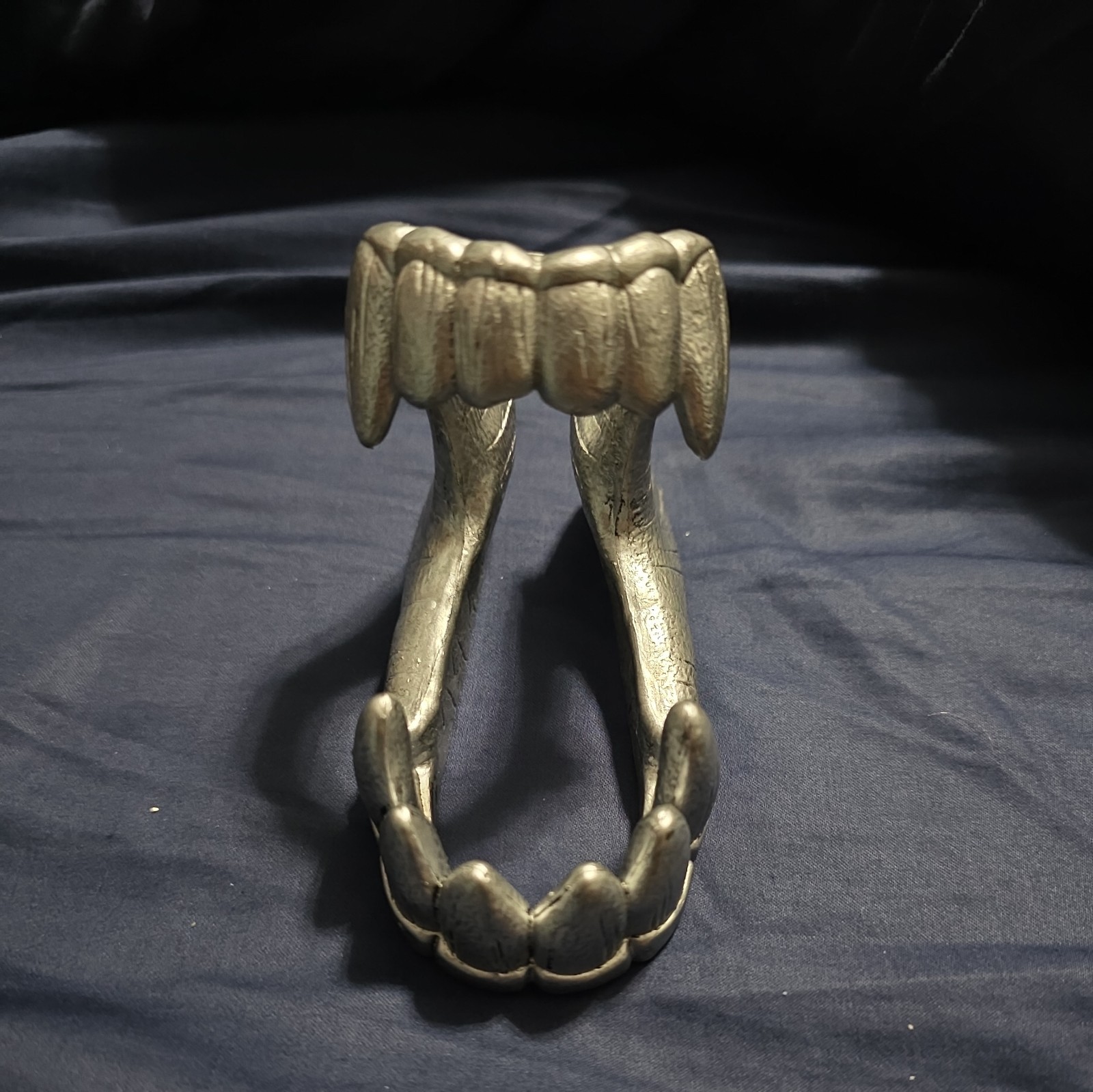 Just A Bite Phone Stand Loot Fright Crate Exclusive Vampire Teeth Dracula