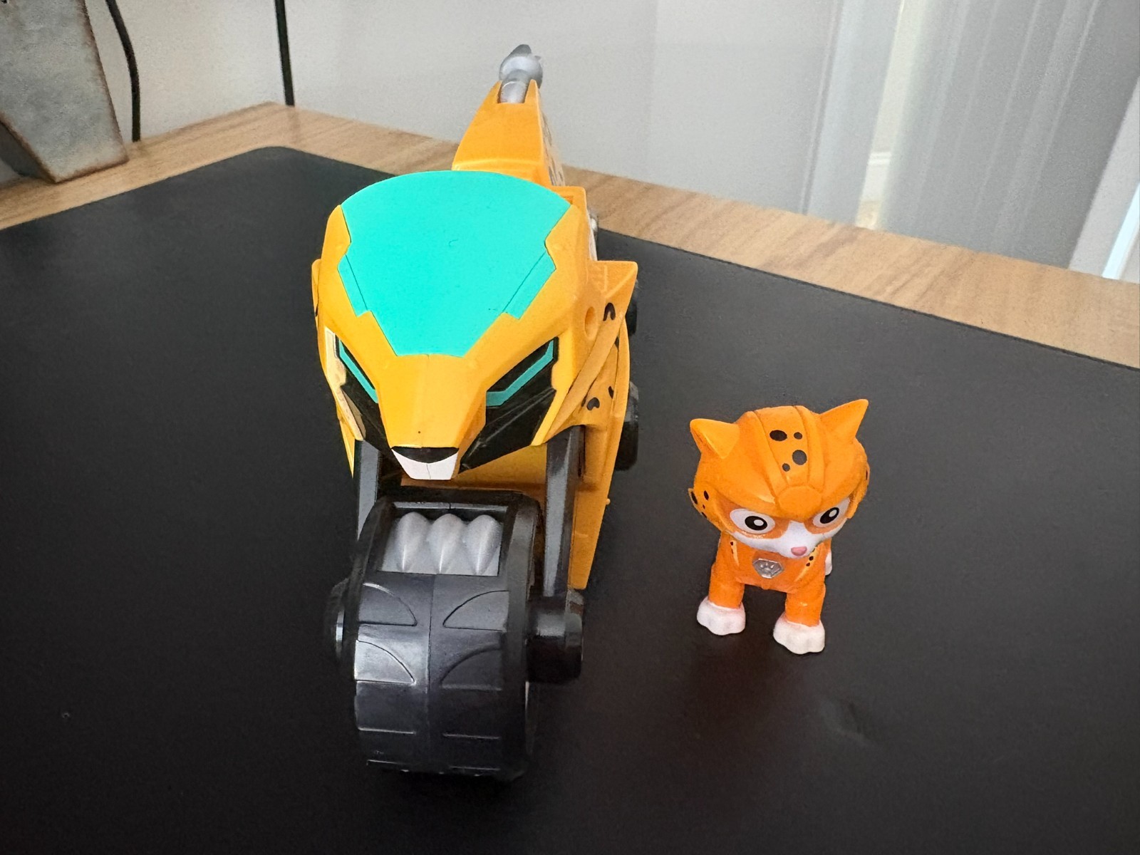 CHEETAH - PAW PATROL CAT PACK RESCUE VEHICLE with FIGURE