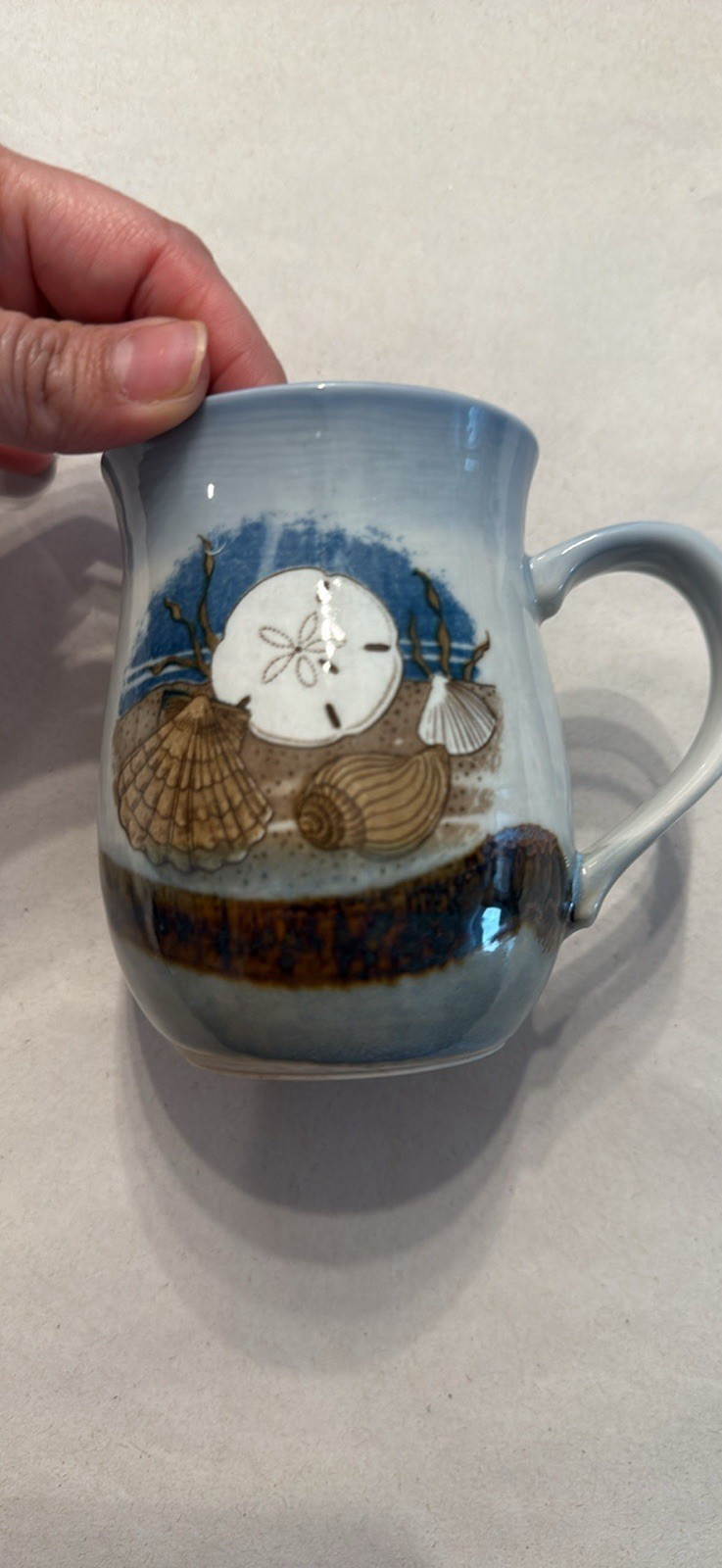 Ceramic Pottery Mug Beach Shells Glossy Blue White Brown Round Handle 4.5”