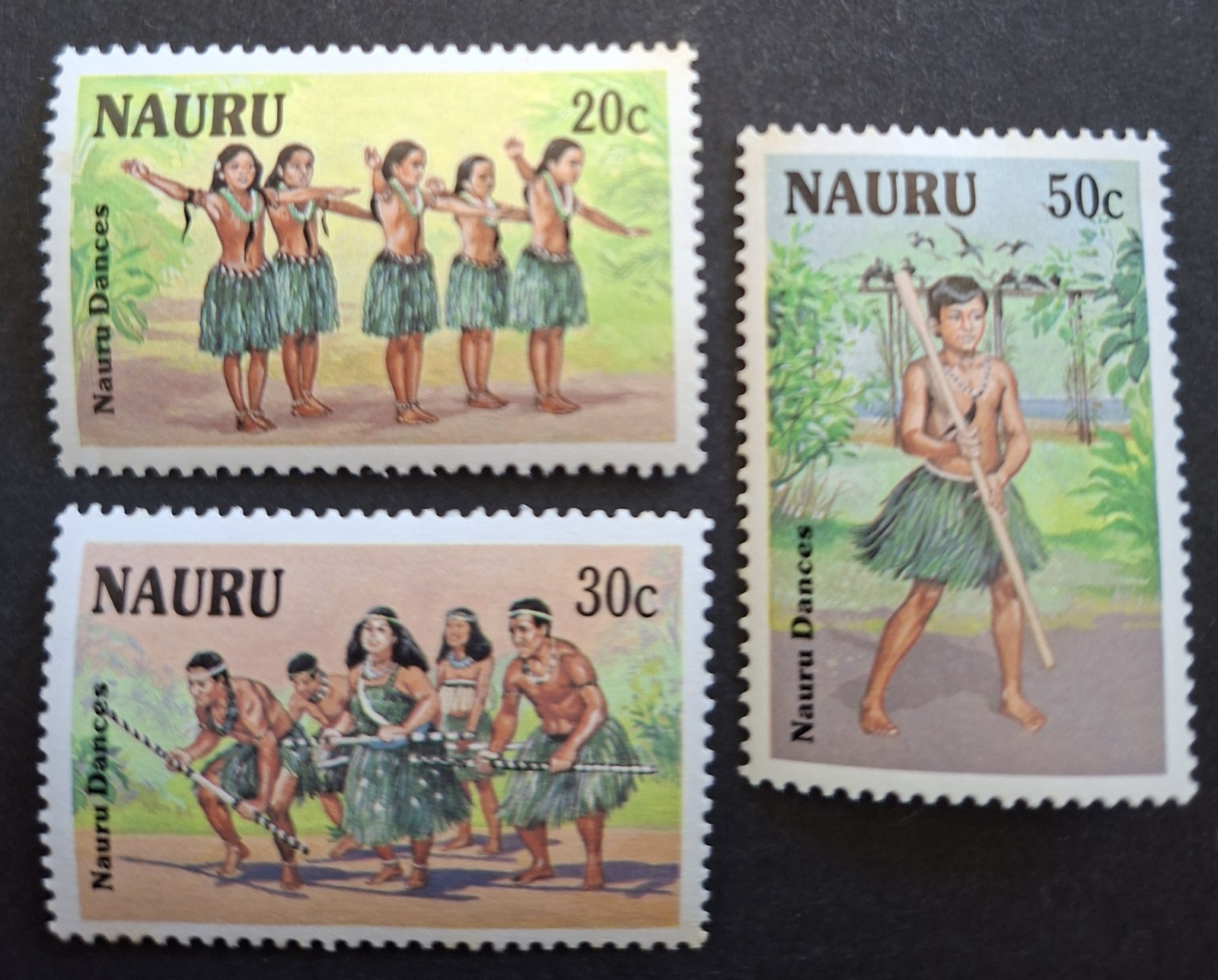 NAURU 1987 -MINT HINGED - "NURUAN DANCES" TONING PRICED TO SELL