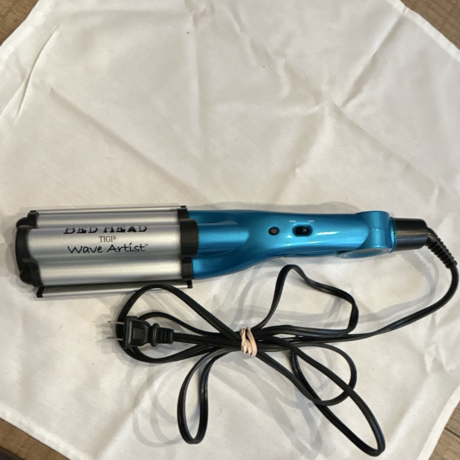 BedHead TIGI Wave Artist Waver Adjustable Heat Blue Silver Electric