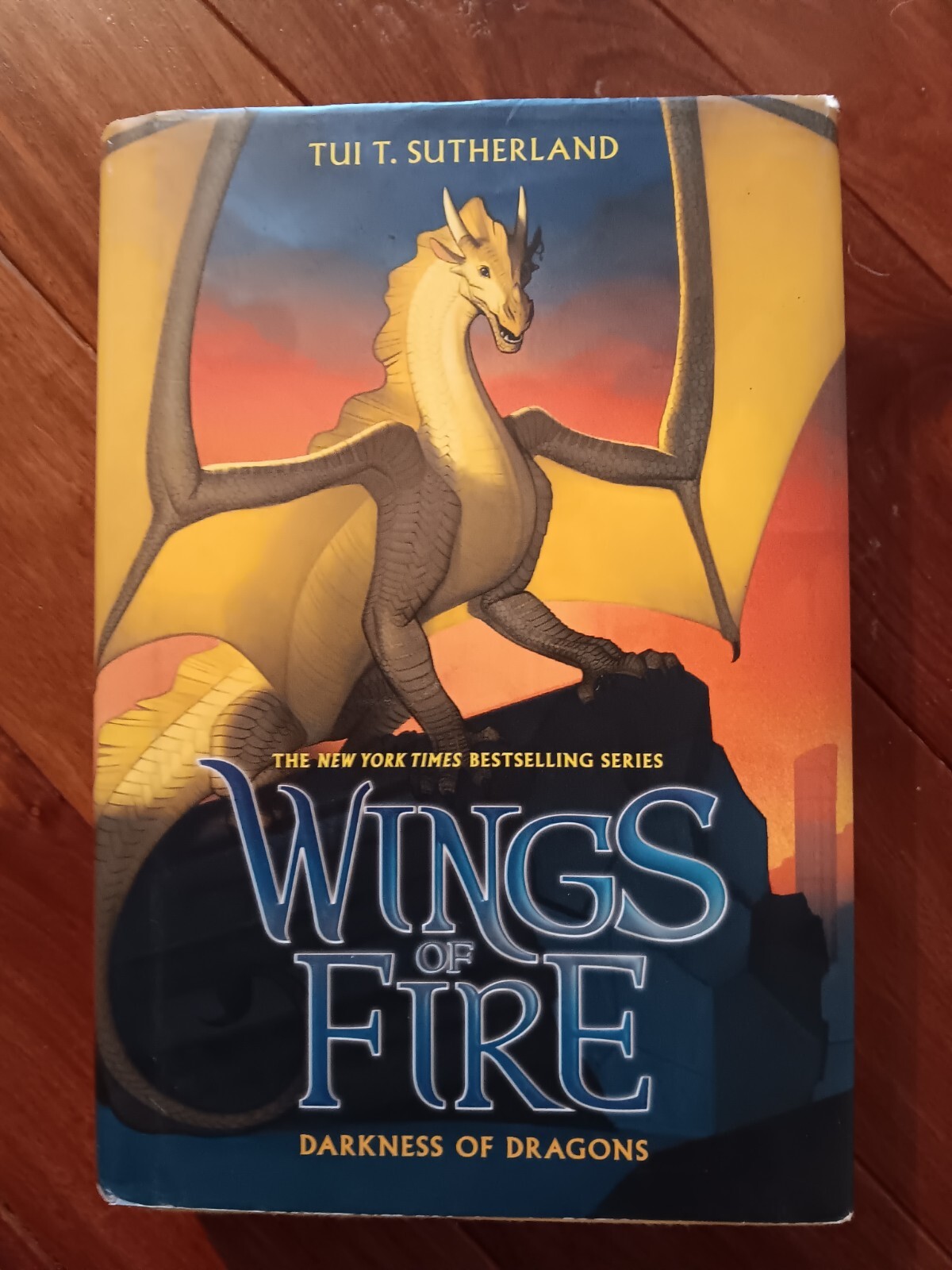 Darkness of Dragons (Wings of Fire, Book 10) - Hardcover - VERY GOOD