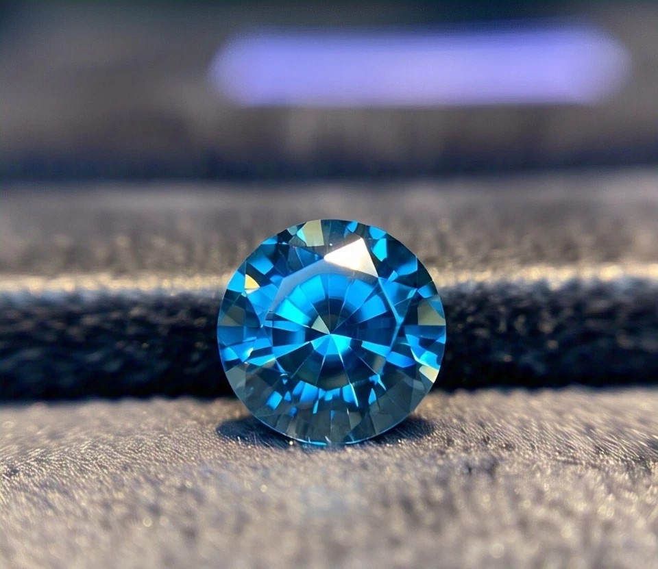 Natural Blue Color Precious Round-Shape 2Ct Lab Grown Diamond VVS1 Certified