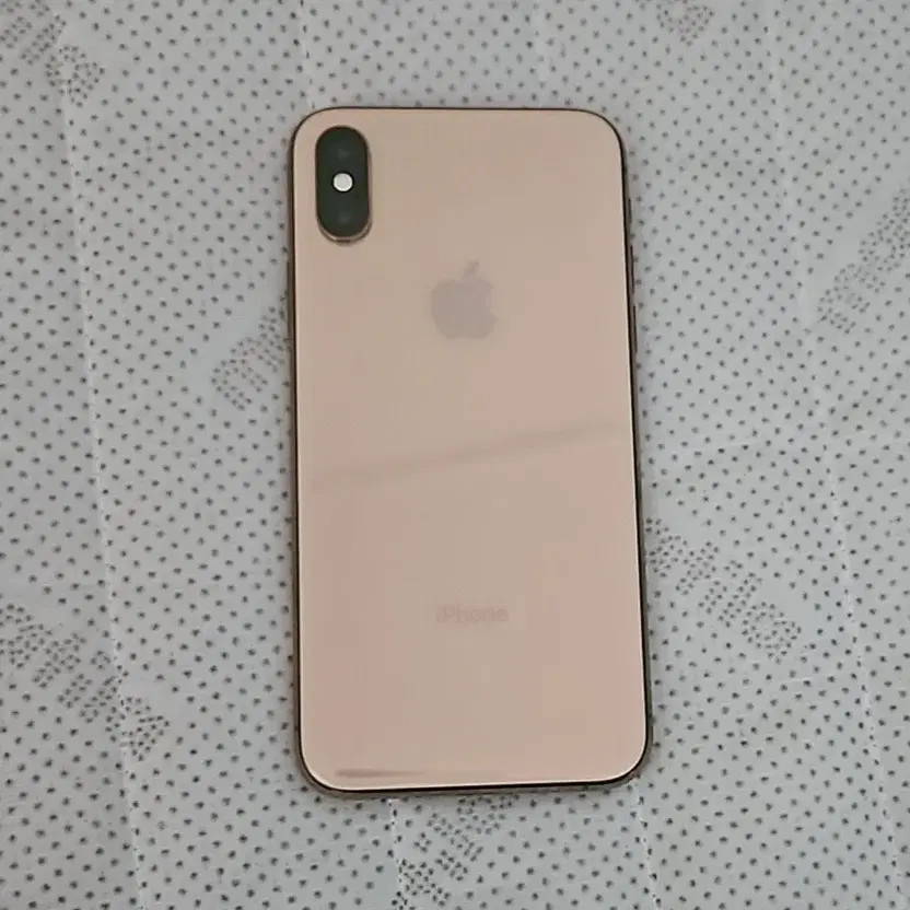 iPhone XS Gold 64GB Good Condition with Case