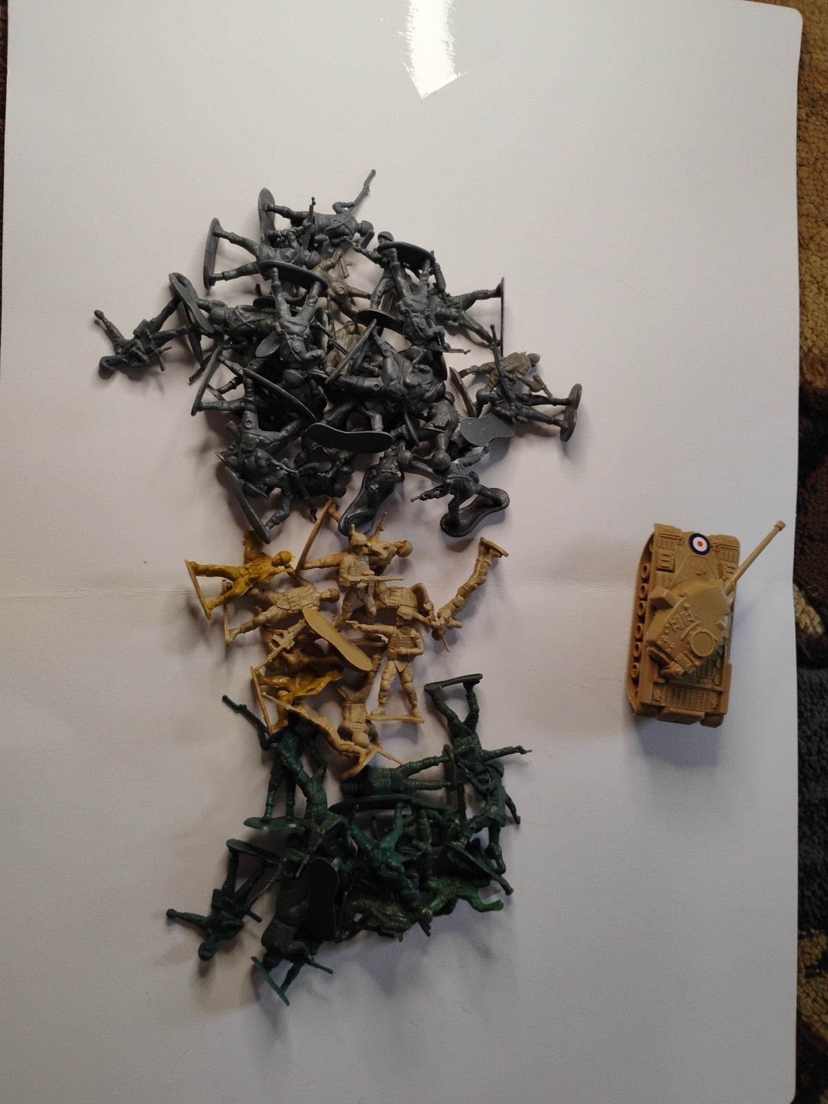 Lot Of 57 Vintage World War Il Plastic Army Men Toy Soldiers Tank Included