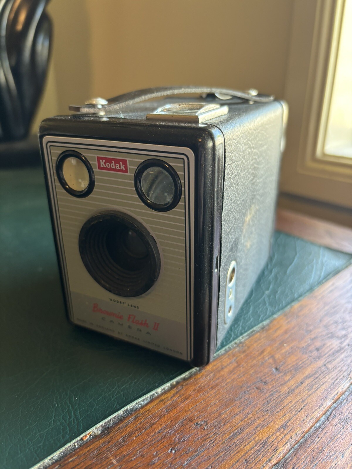 Vintage Made In England Kodak Brownie Flash 2 Camera With Bag