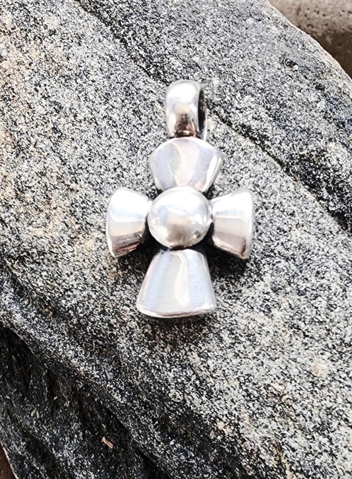 Retired James Avery  Cross Pendant Unisex