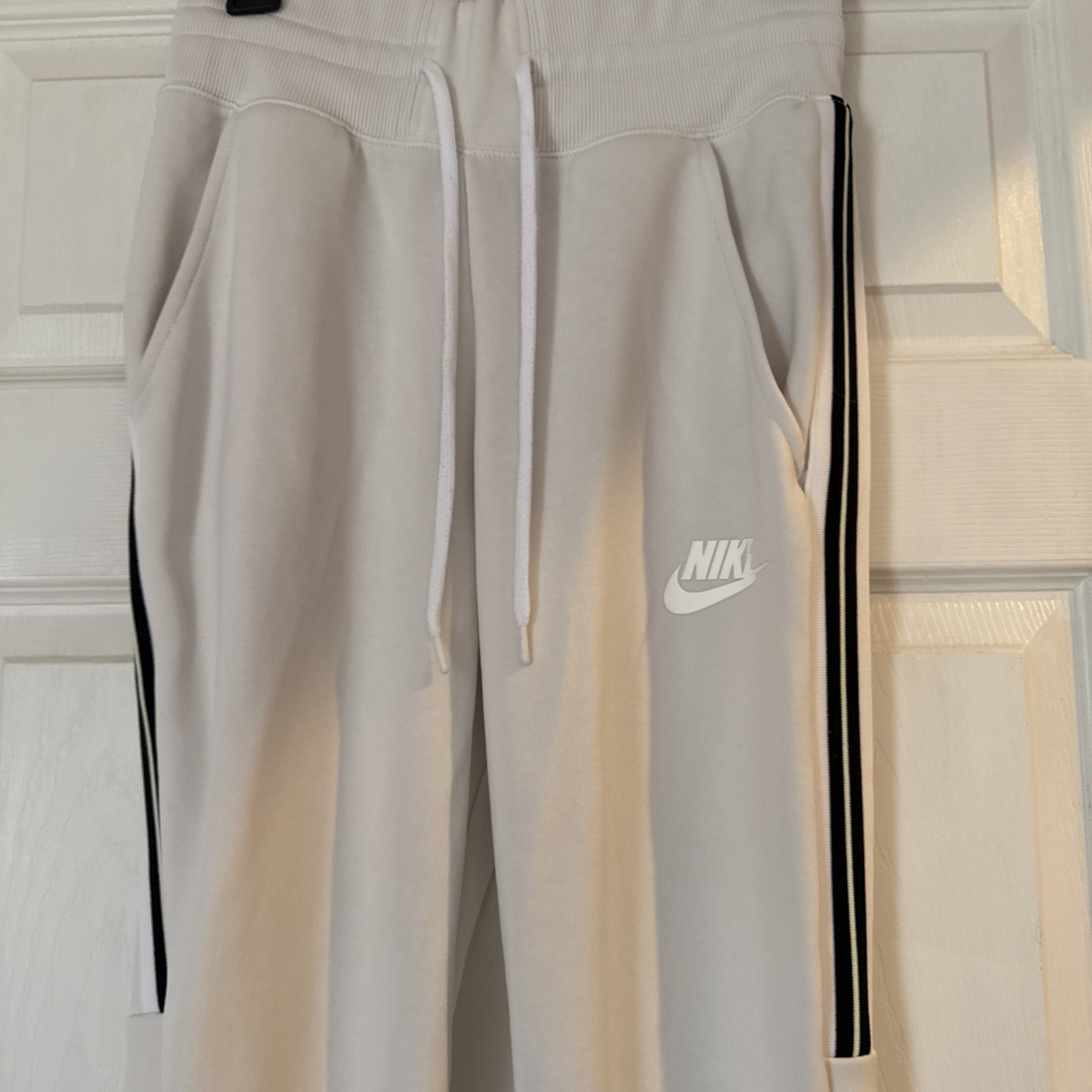 Women’s Small  Nike Sweatpants Tapped Leg Beige Swoosh Soft Comfy
