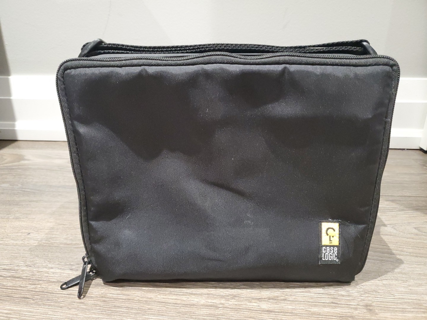 Vintage 1990's Case Logic 30 CD Soft Padded Storage Case Sleeve Carry Strap!