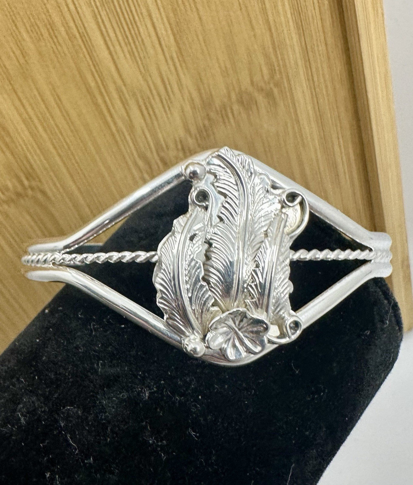 RUNNING BEAR RB Navajo Sterling Silver Etched Carve Feather Filigree Scroll Cuff