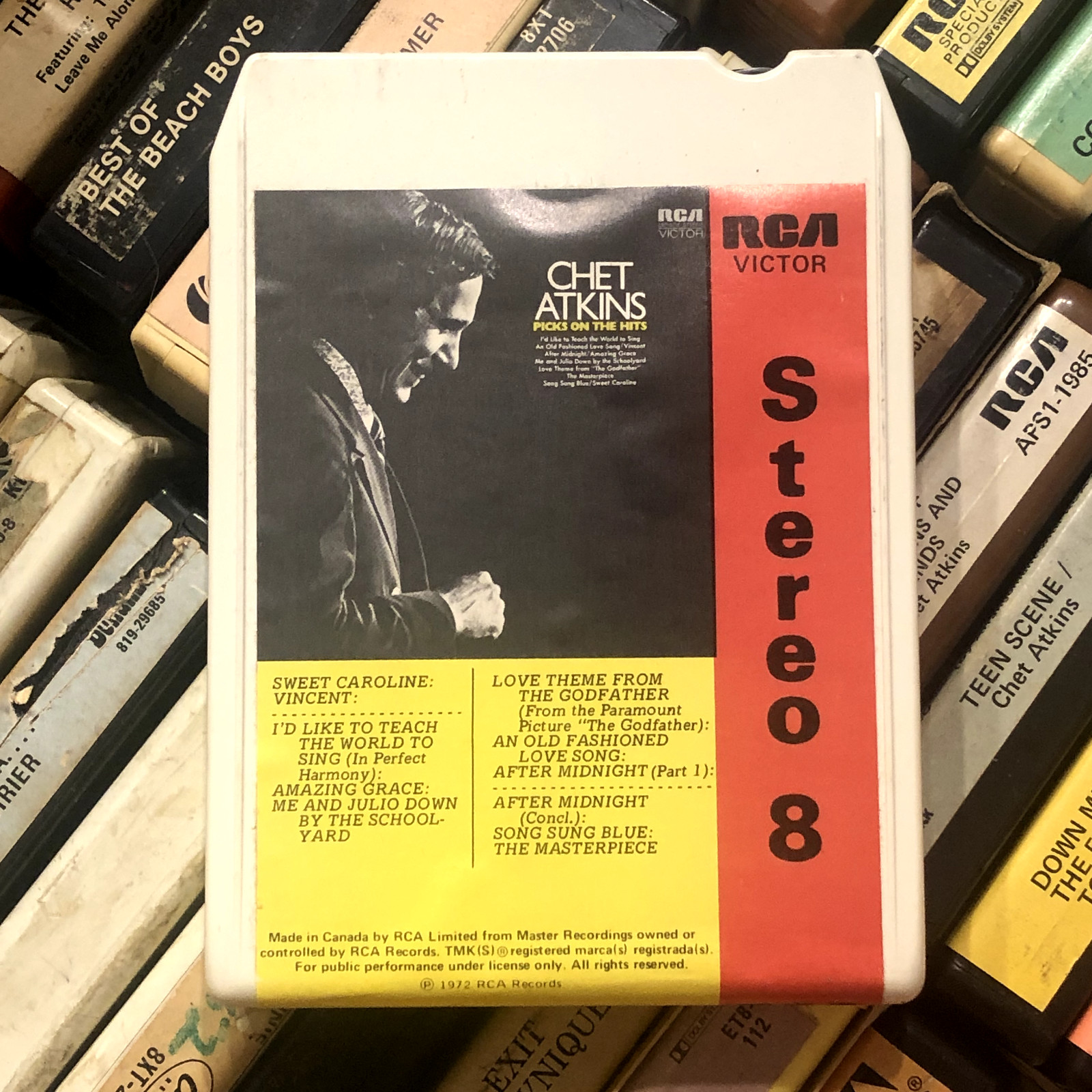 Chet Atkins picks on the Hits 1976, 8 Track Tape CANADIAN
