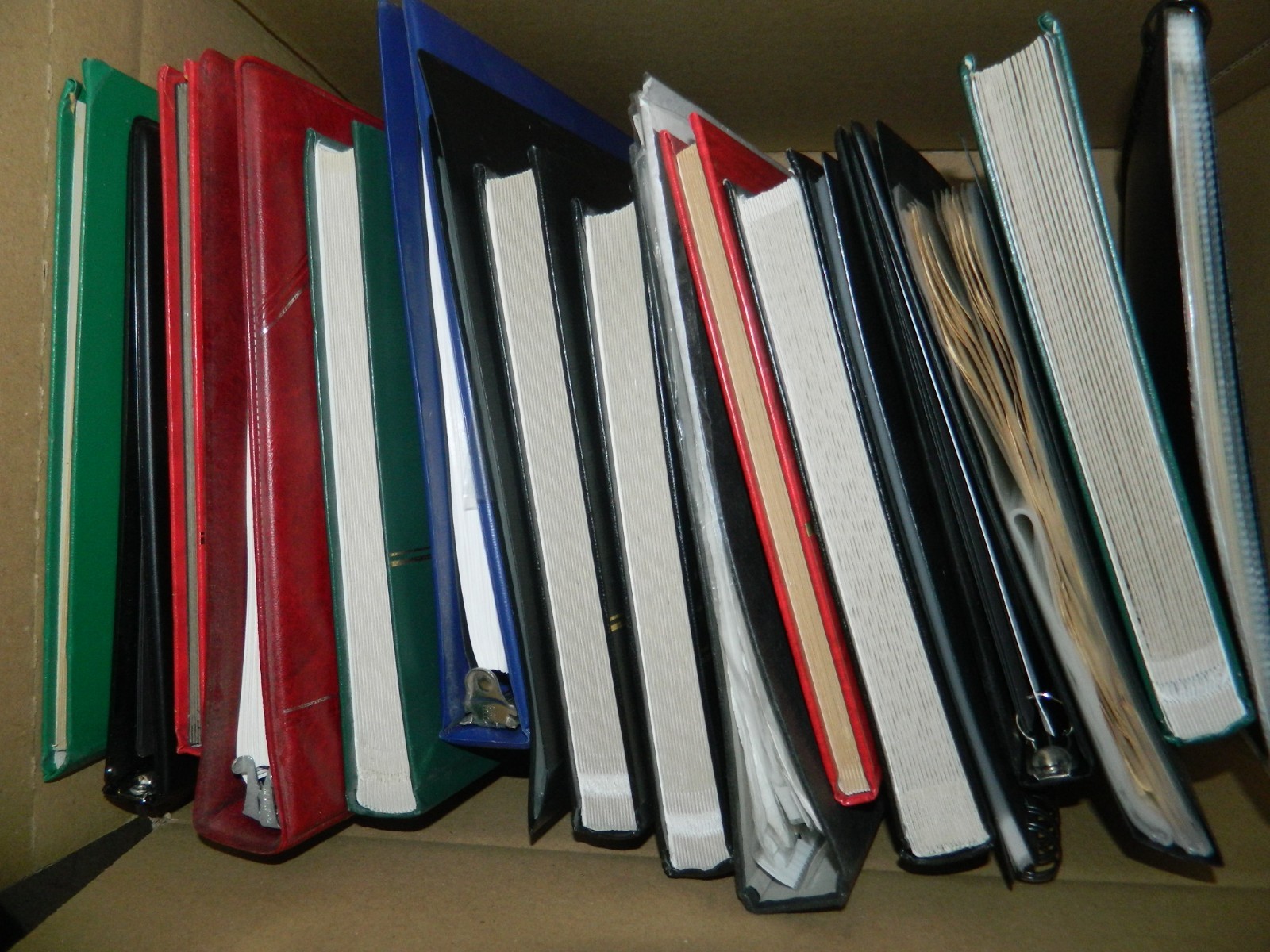 WORLD STAMPS COLLECTION IN APPROX 18 ALBUMS OR STOCKBOOKS (1000s)