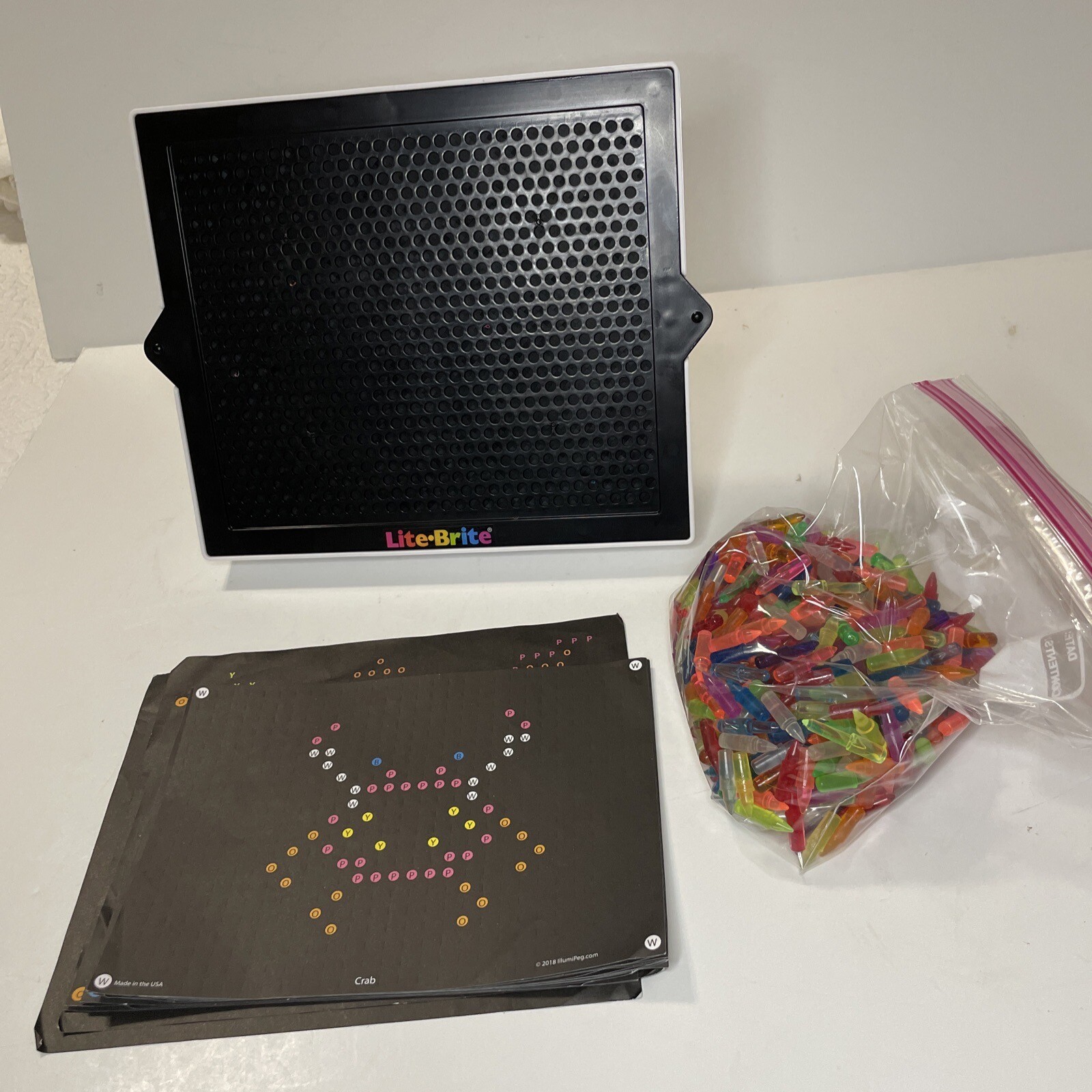 Lite-Brite Ultimate Classic Toy 4 Lighting Patterns Sheets Pegs Basic Fun Works!