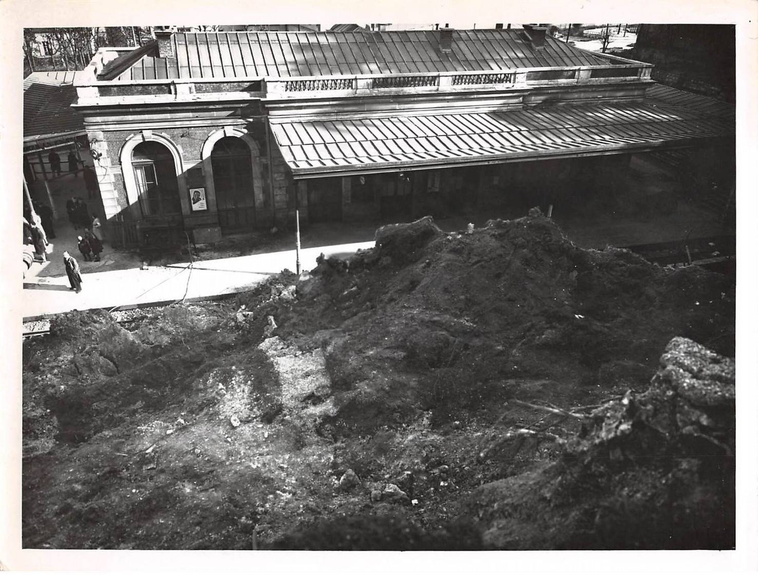 Photo presse.ALE10048.9 3/8x7 1/8in Environ.train. Landslide talus.1951.St