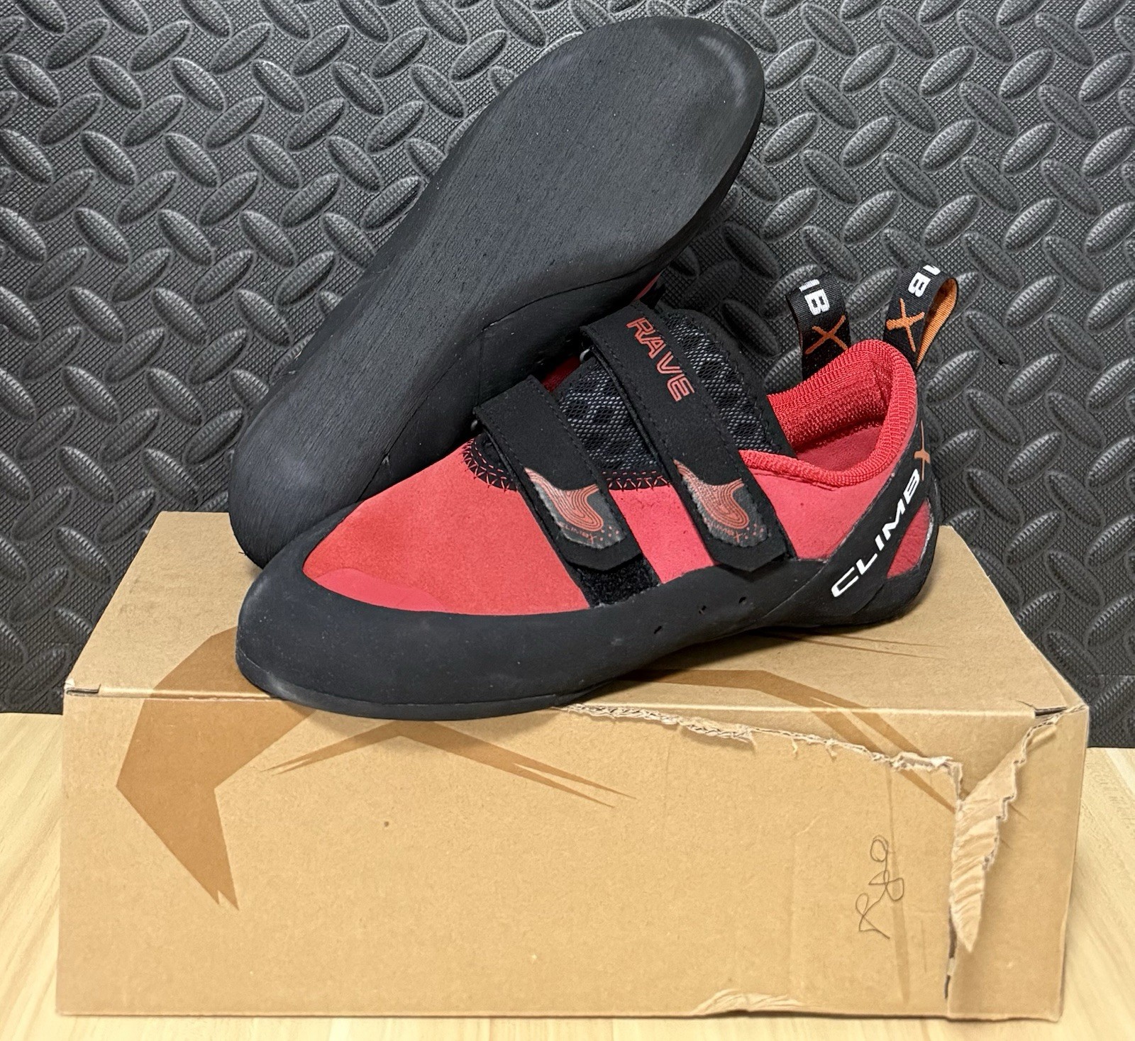 Climb X Rave Strap Climbing Shoes Red Black Size Mens Size 8.5