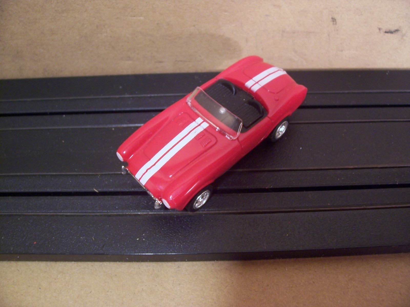 JOHNNY LIGHTNING THUNDERJET 500 FORD AC COBRA PULL BACK CAR PLAYING MANTIS