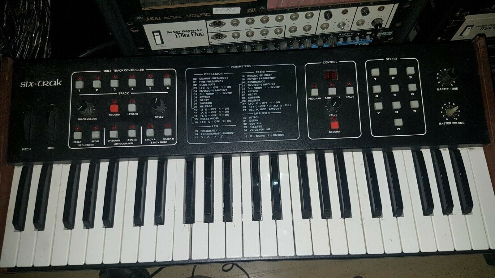 1984 SEQUENTIAL CIRCUITS SIX TRAK SYNTHESIZER
