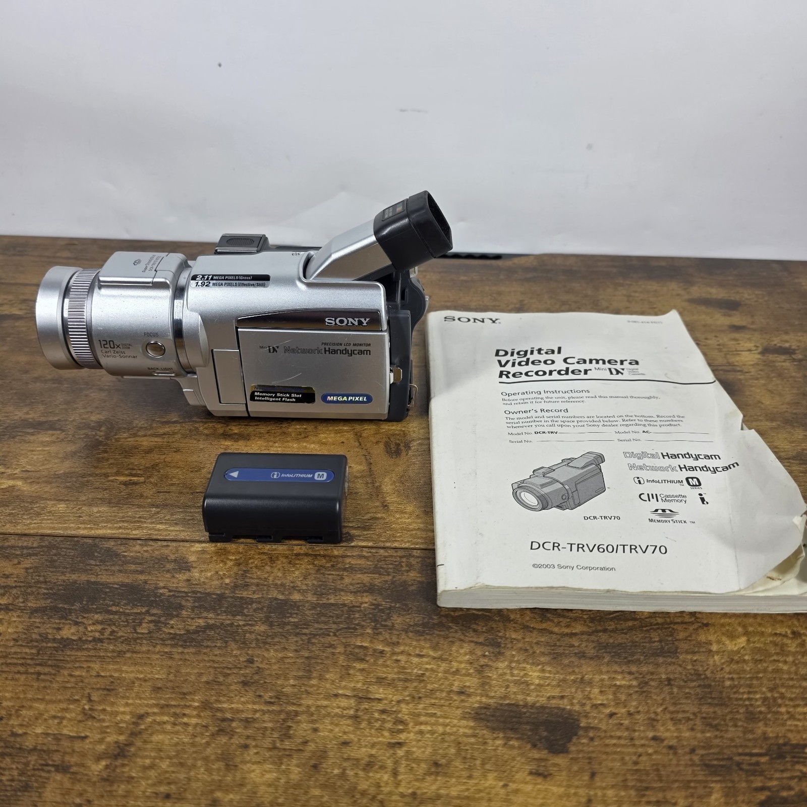Sony DCR-TRV70 Handy Cam Digital Video Camera Recorder w Battery & Manual Tested