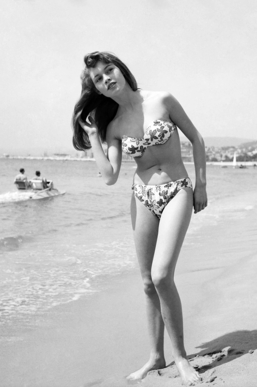French Actress Brigitte Bardot Bikini Beach Pose Vintage Picture Photo 6x8