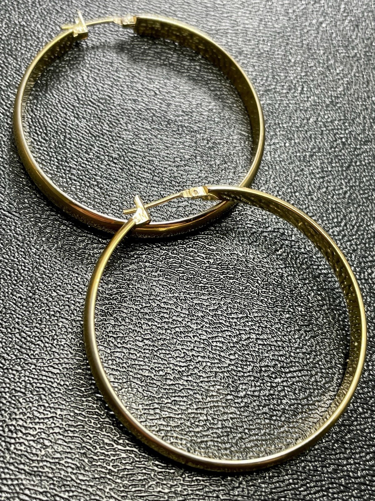 Vintage 1.5” Gold Tone Hinged Hoop Earrings