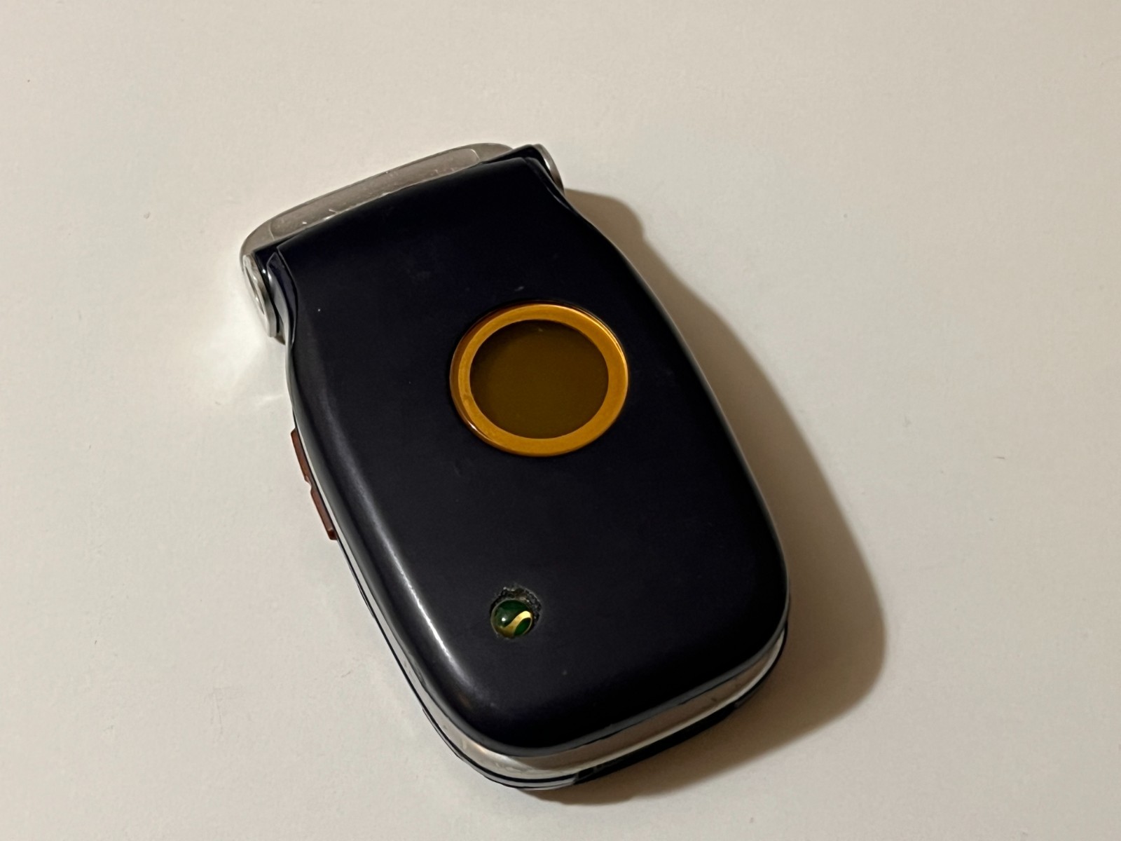 Sony Ericsson z200 Blue color Vintage Cell phone Untested