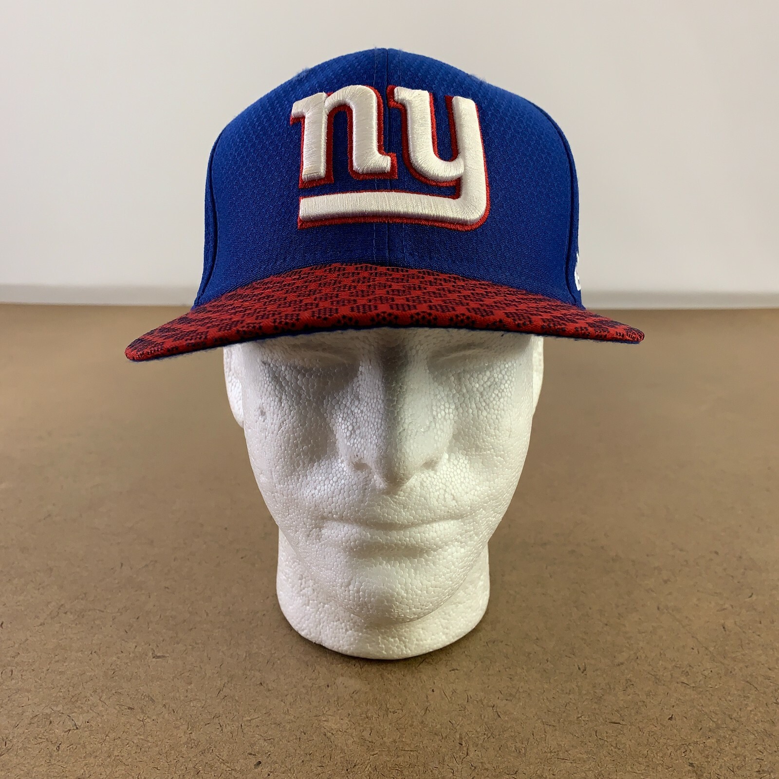 New Era 59Fifty Men's Size 7 1/4 Blue New York Giants NFL Logo Fitted Hat NWT