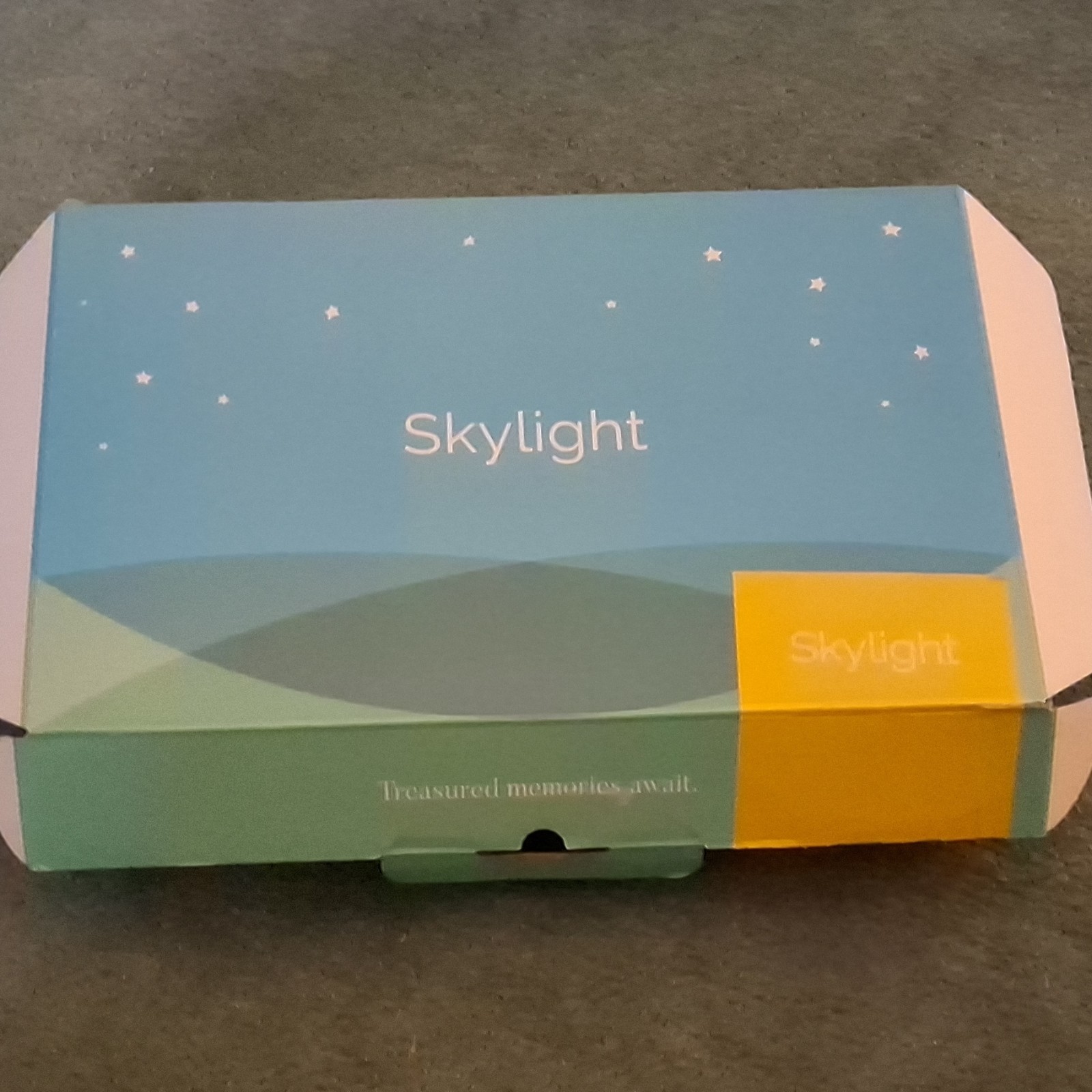 Skylight Digital Photo Frame Black White Wi-Fi Enabled with Power Adapter