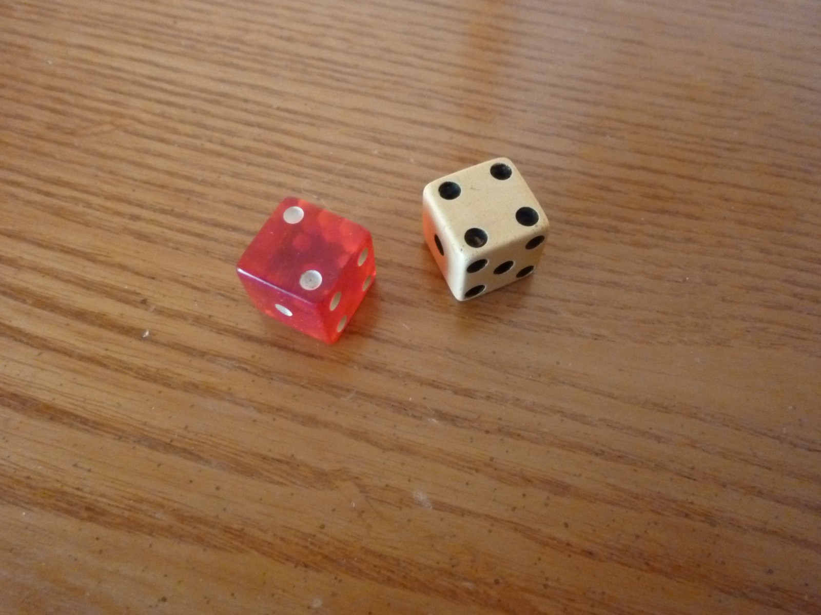 Vintage 1/2” POKER DICE Bakelite