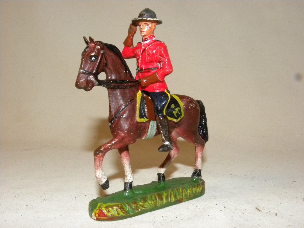 DURSO COMPOSITION FIGURE POLICE MONTEE CANADIAN RIDER SALUTING OFFICER