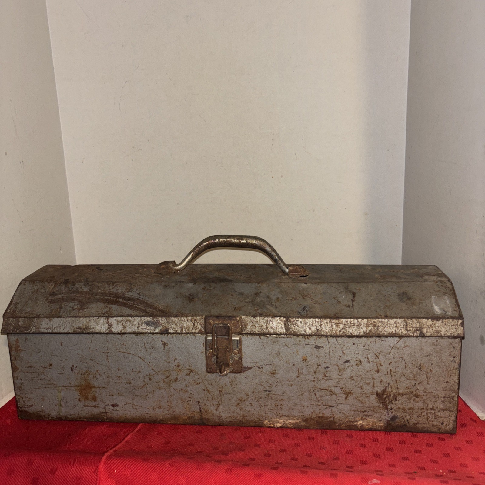 VINTAGE TOMBSTONE TOOL BOX 19”- Not Pretty-lid Dented-All Hinges Good