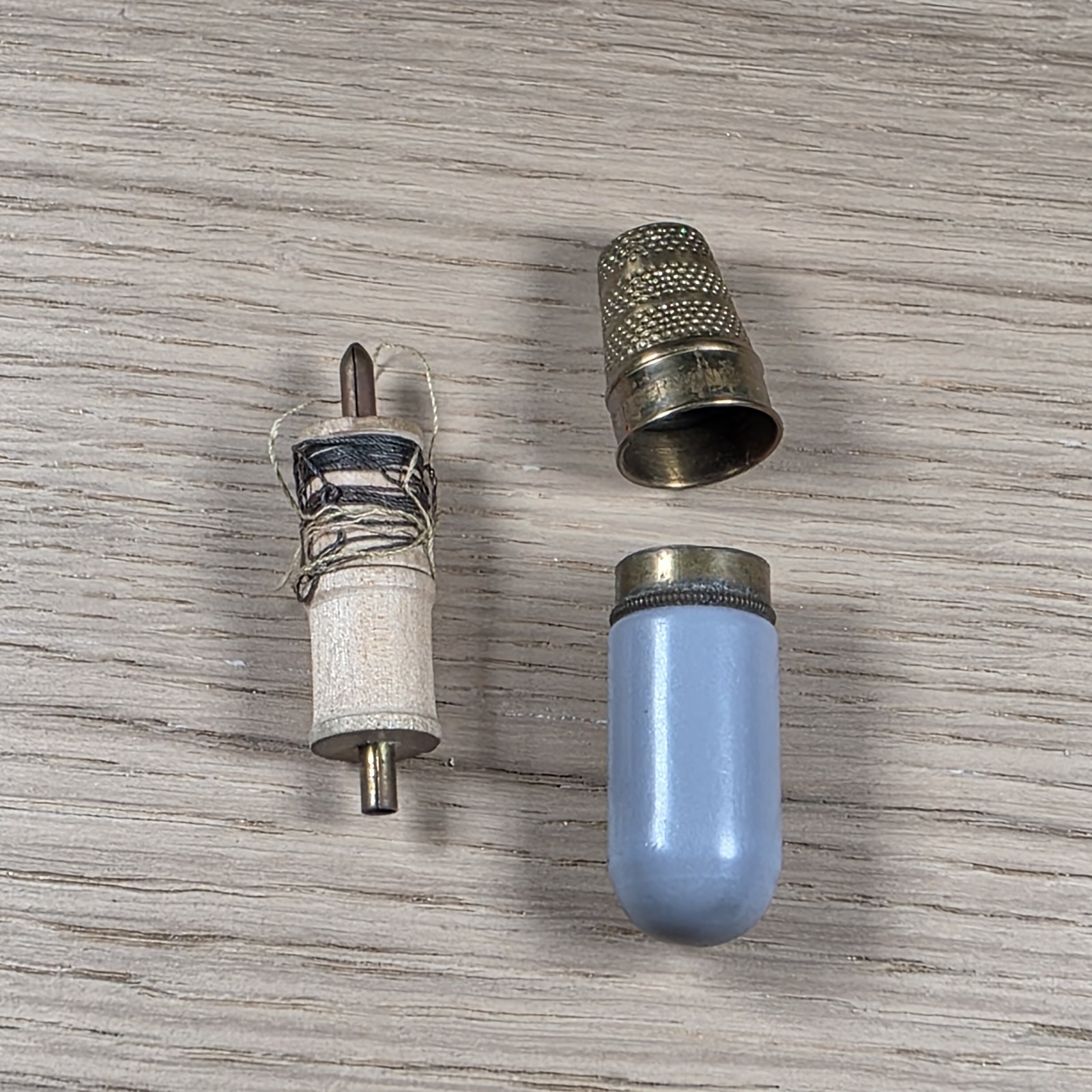 VINTAGE 1930’S METAL German THIMBLE CAPSULE SEWING CASE Mini Wooden Spools 