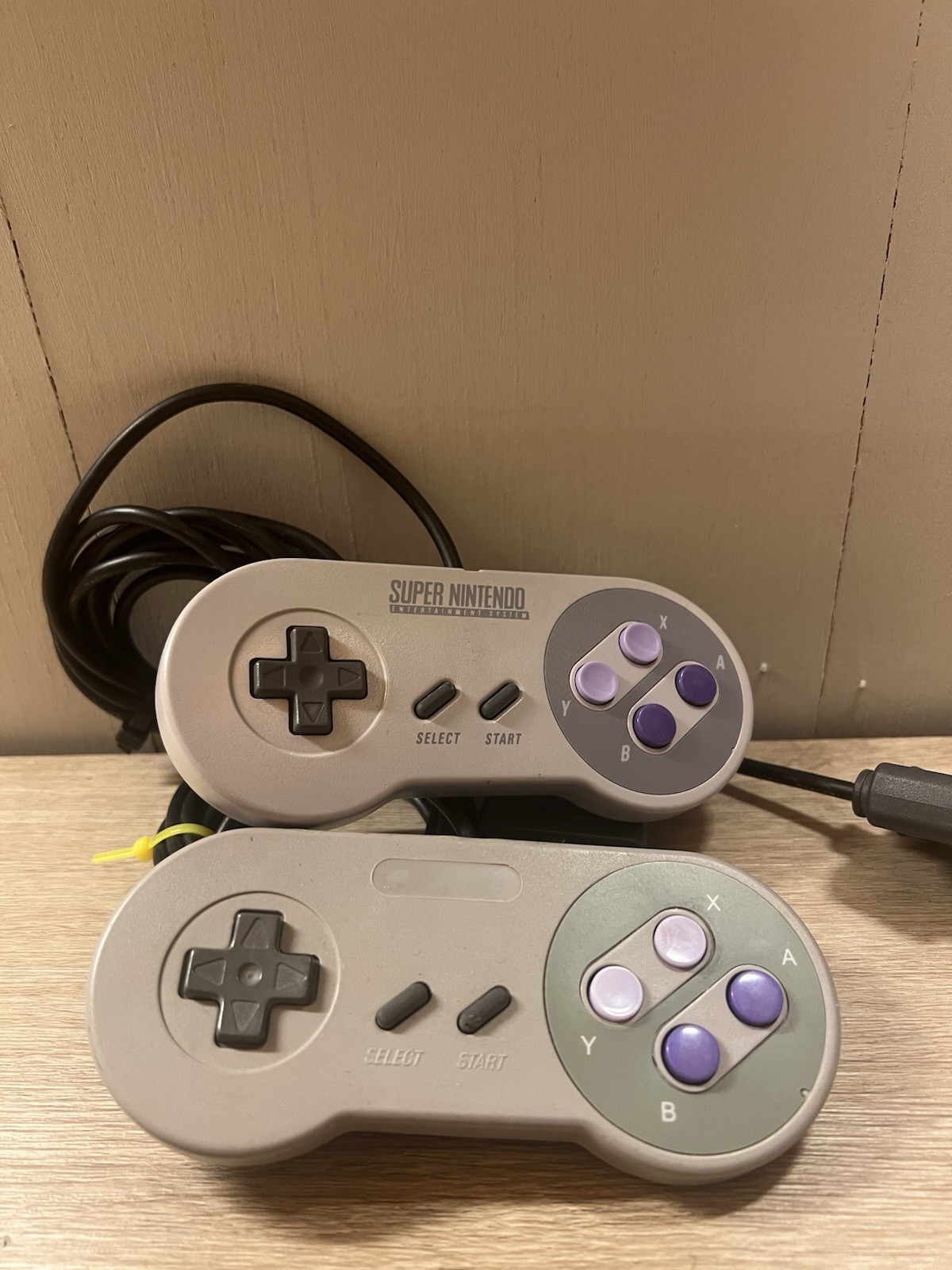 Set of 2 SNES Super Nintendo Controllers 1 OEM/1 After Market SNS-005 Untested