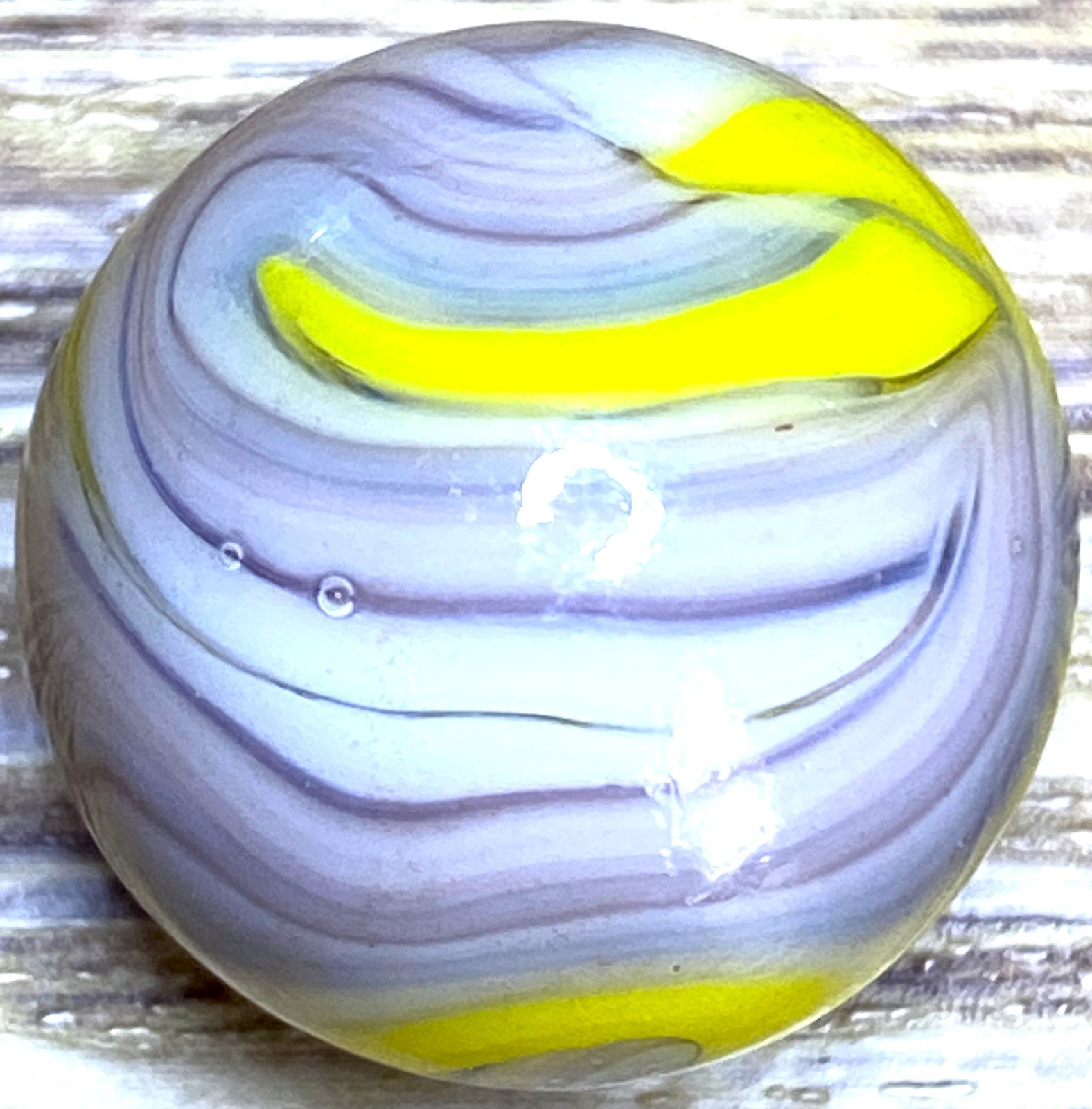 DAS/JABO ATTRACTIVE COLORS / YELLOW AND LAVENDER SWIRLED SHOOTER .70" BOX03/372