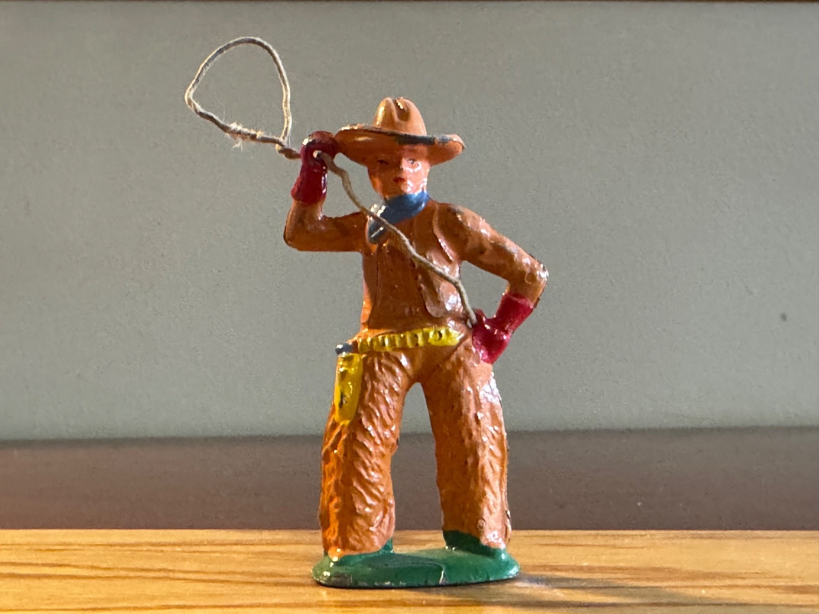Vintage Barclay B95a 752 Cowboy Lasso, Post WWII vers. Lasso thru both hands, NM