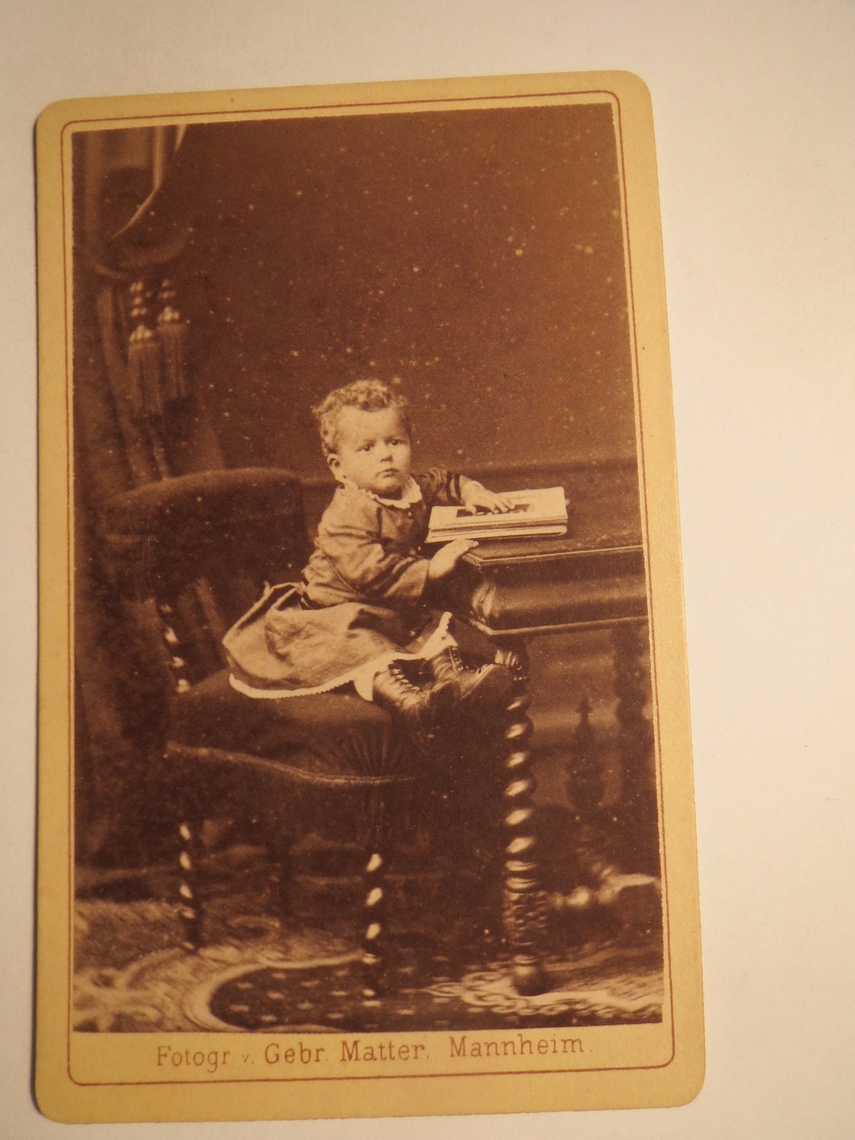 Mannheim - small child sitting on a chair - backdrop / CDV