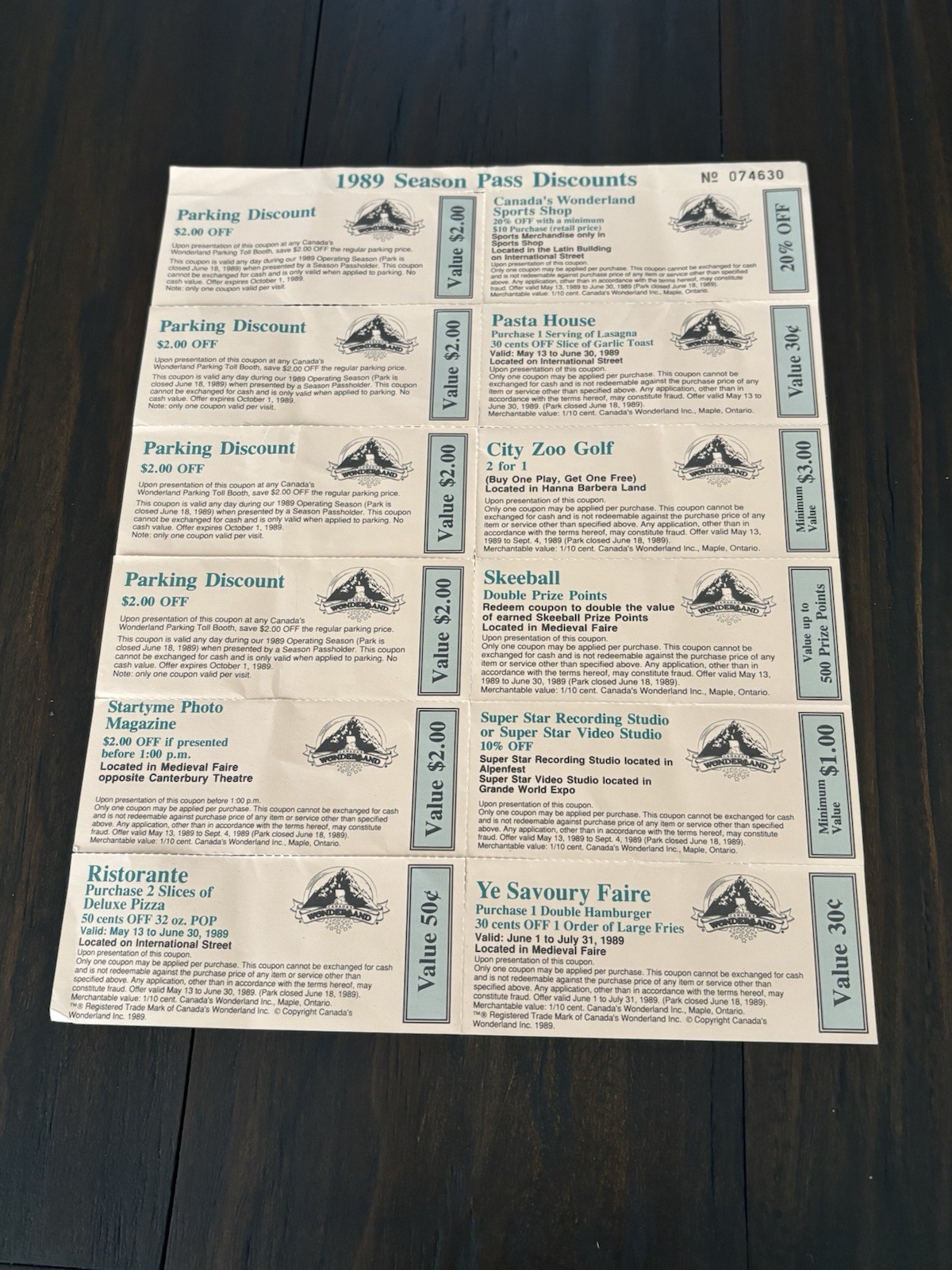 1989 VINTAGE CANADA'S WONDERLAND SEASON PASS DISCOUNTS VOUCHERS - LOT of 12