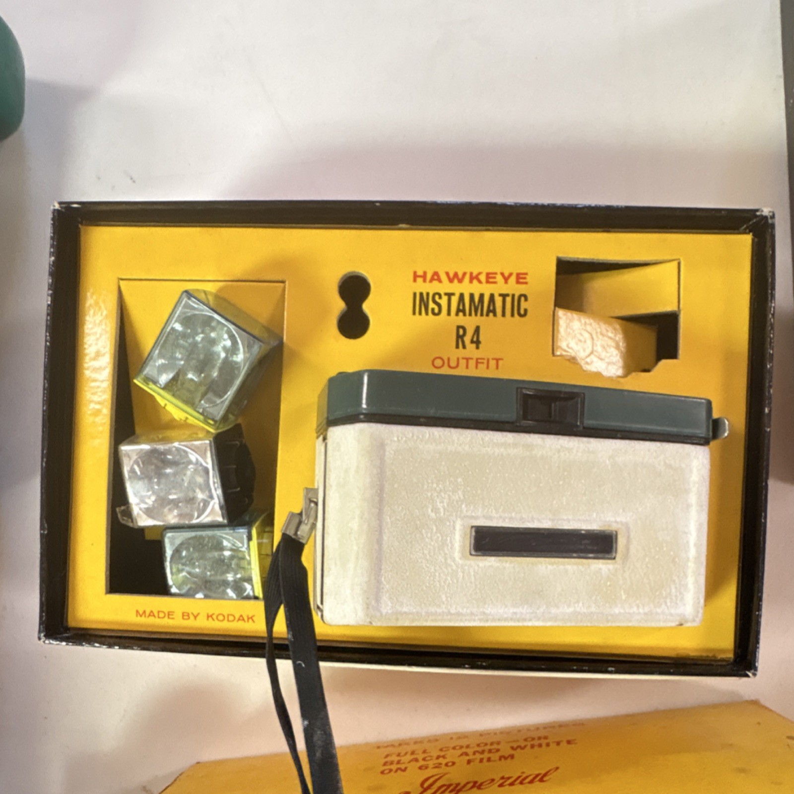 Kodak Hawkeye Instamatic R4 Instamatic Camera Outfit with Flash Cubes
