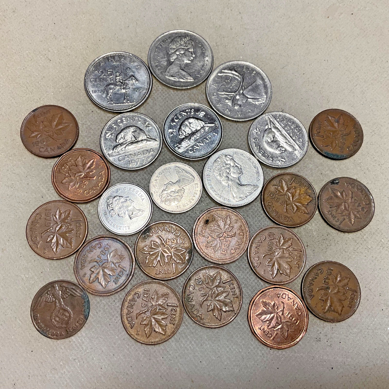 Canadian coin lot - Quarters, nickels, dimes and pennies…