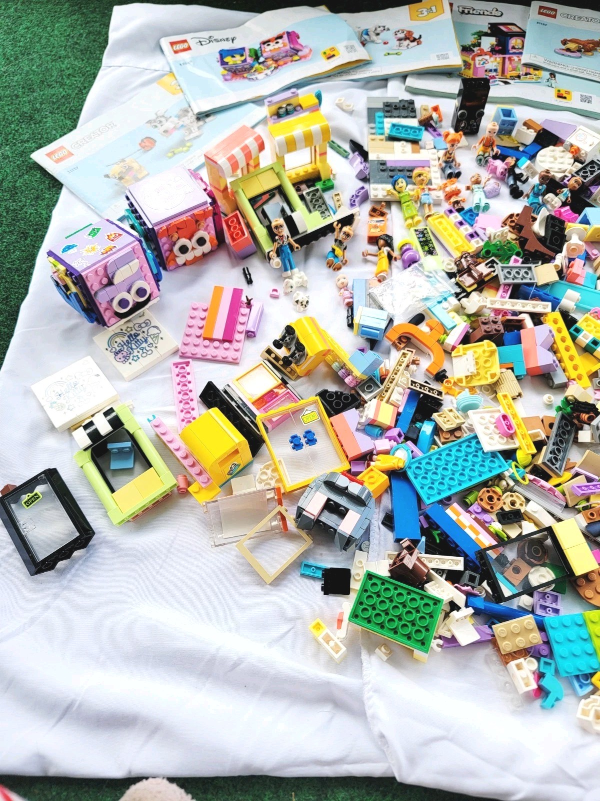 Huge 5lb LEGO Bulk Lot + Manuals! Friends, Disney Inside Out 2, Creator 3-in-1