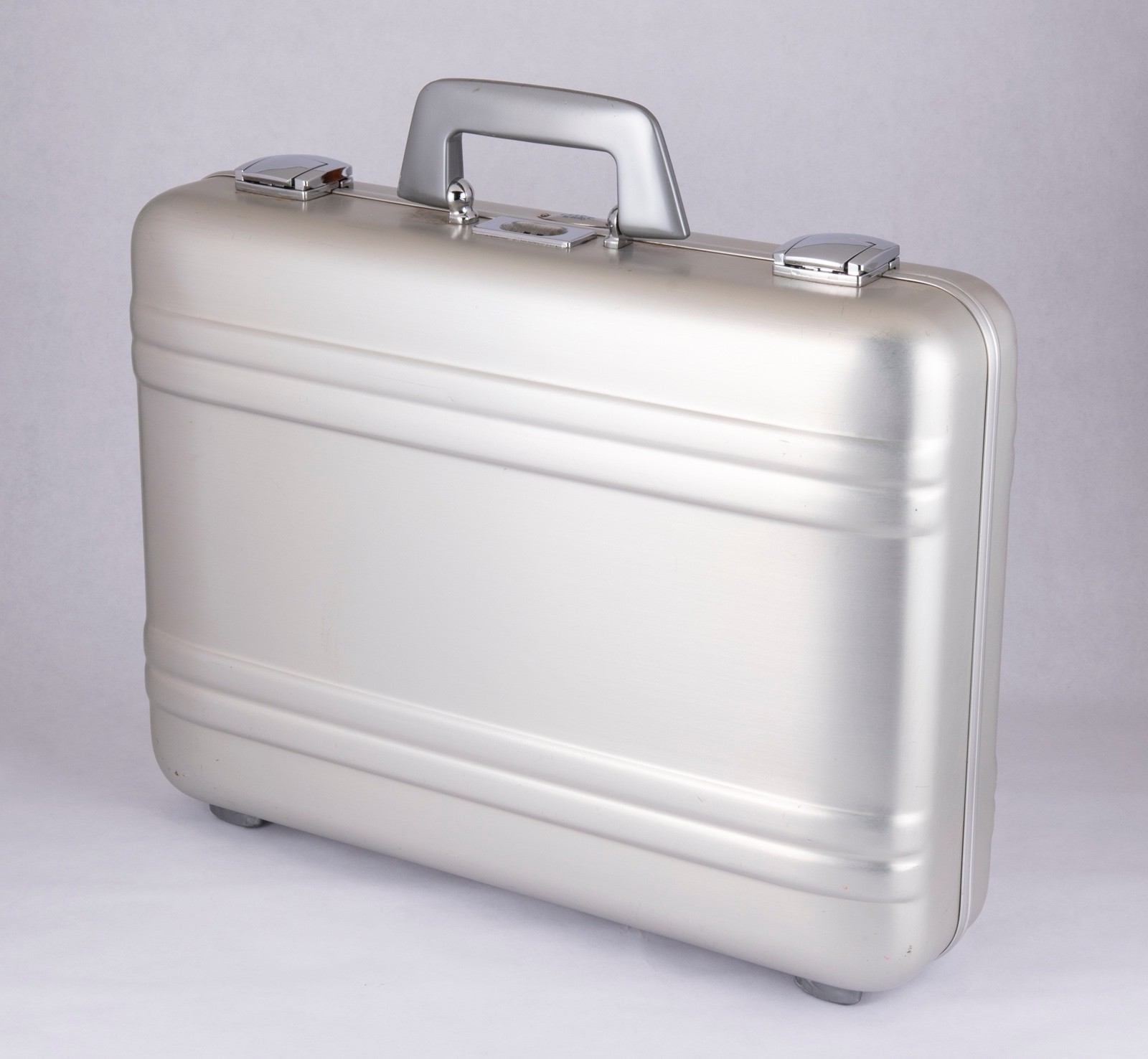 Vintage Silver Aluminum Elite Zero Halliburton Attache Case Briefcase