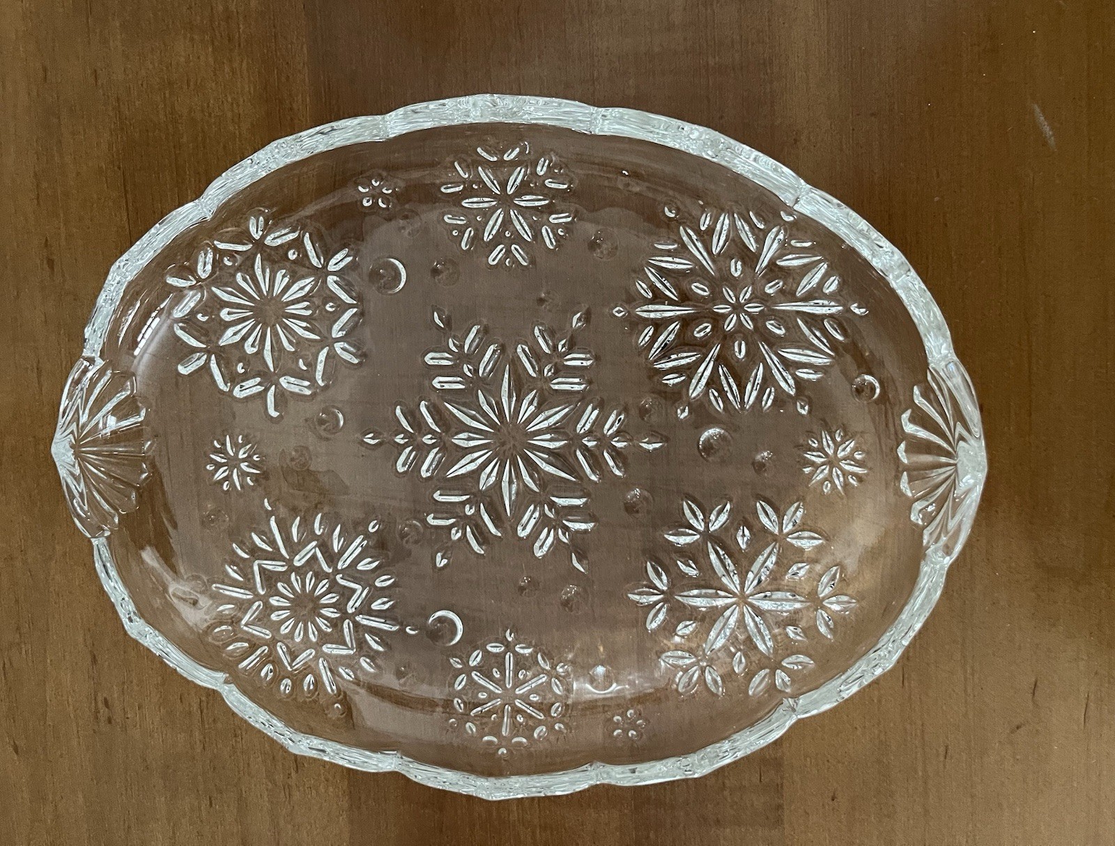 Vintage Snowflake Oval Glass Candy/ Relish Dish 9 1/4” X  7”