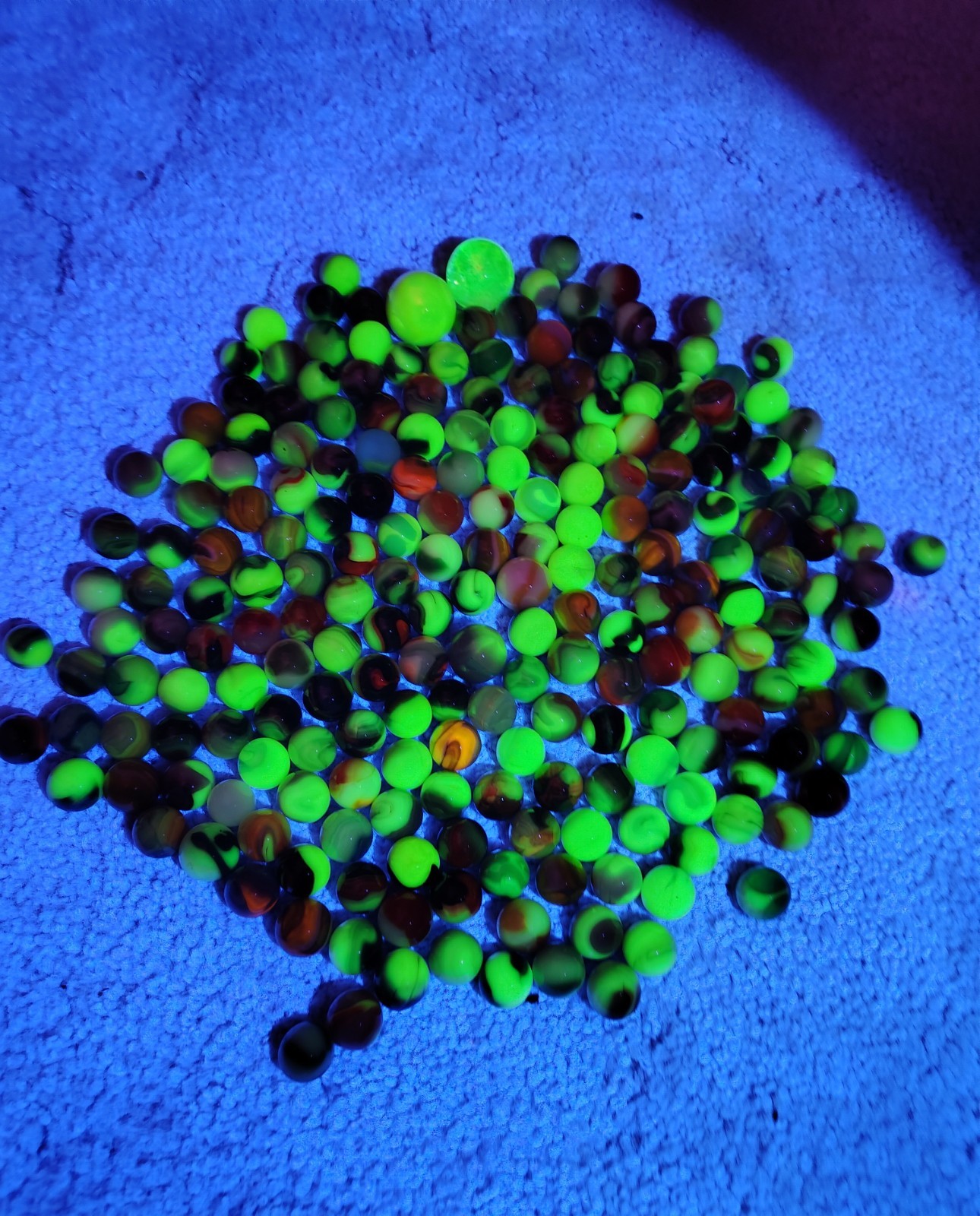 UV reactive marble Lot 