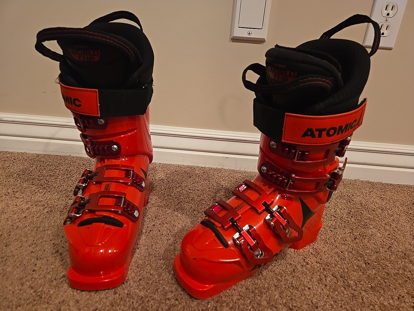Atomic Redster STI 110 LC Racing Ski Boots, Mondopoint 23.5, Narrow Fit Low Cuff