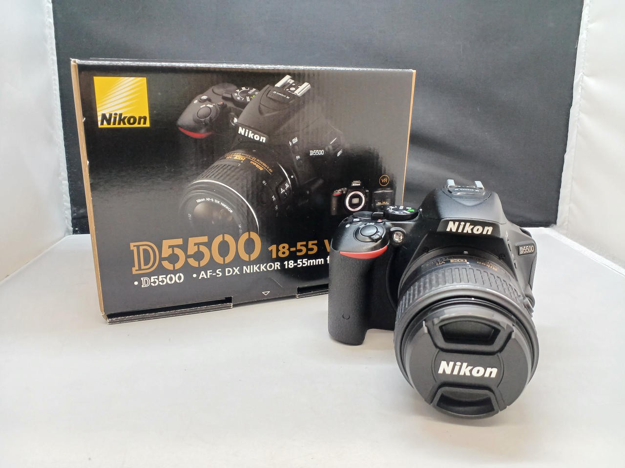 Nikon D5500 DSLR Camera Kit 18-55mm VR II Lens Used with Accessories From Japan