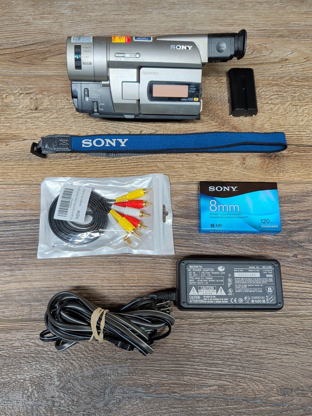Sony Handycam CCD-TRV66 NTSC Hi8 Camcorder w/Nightshot TESTED WORKING