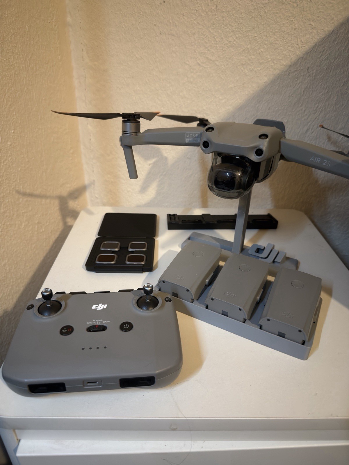 DJI Air 2S Drone Quadcopter w/  DJI RC (RC231)/3x Battery/Propellers- Excellent 