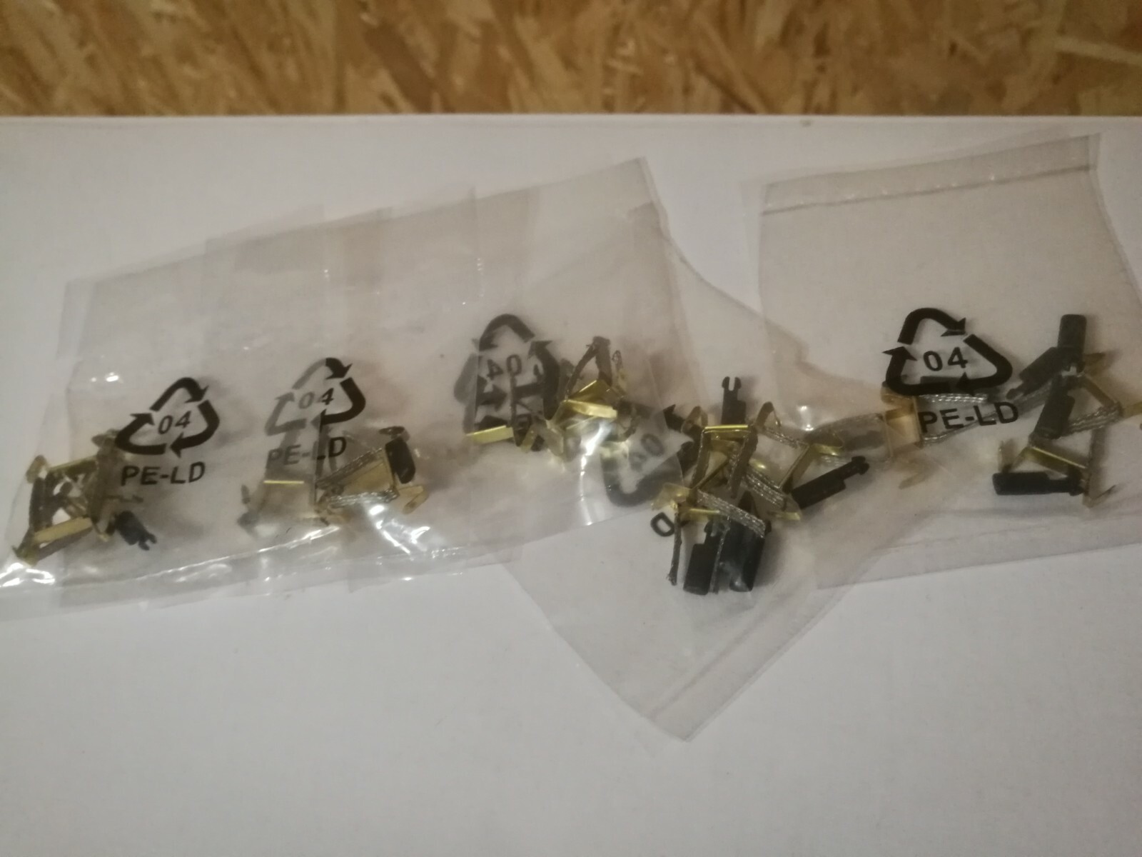 Carrera Go!!!, Digital 143 - 20x Replacement Contact Brushes + 18x Guide Keel