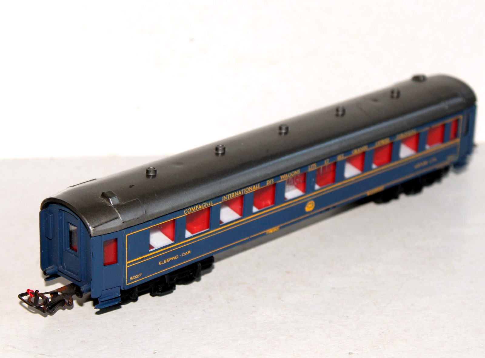 TROBY HO CAR BEDS AND TOILET, PASSENGER CAR SLEEPER CIWL 5027 FITTED