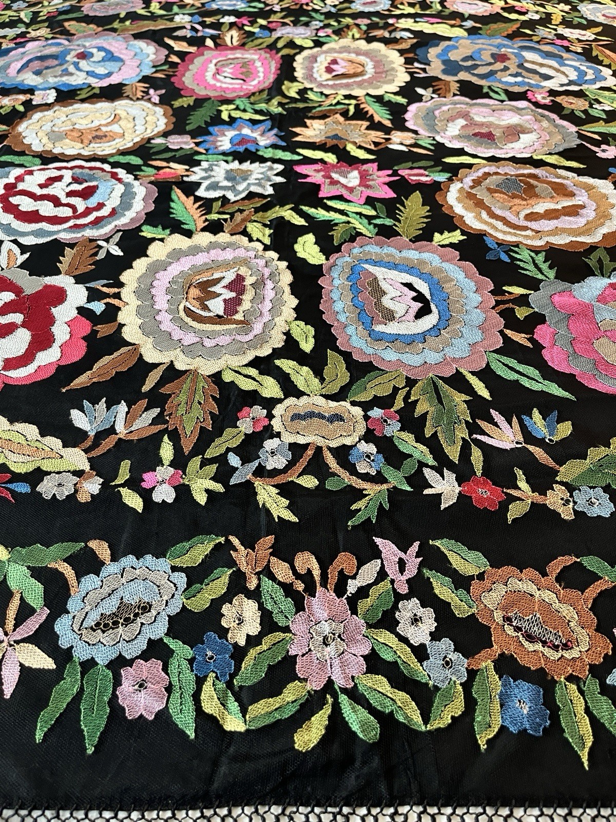 FABULOUS  UNIQUE PIANO SHAWL SPANISH MANTON  BLOSSOMS SILK ON NET FOLK ART