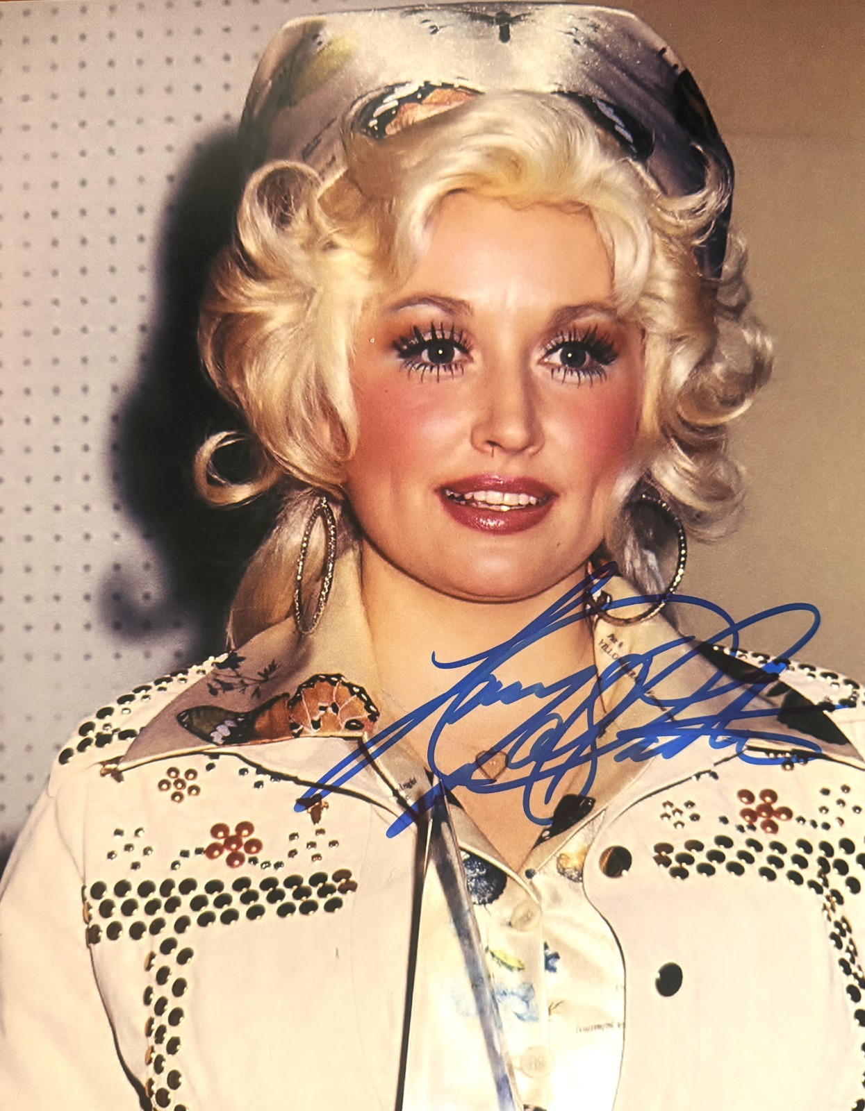 Dolly Parton Country Music and Entertainment Icon signed 8x10 photo read descrip
